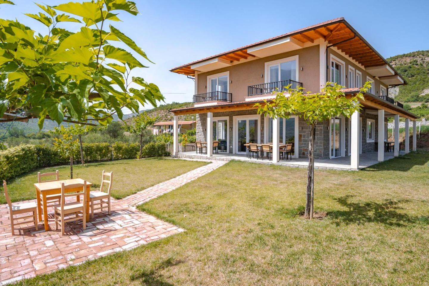 Bujtina Lumo & Pool Villa Permet Exterior photo