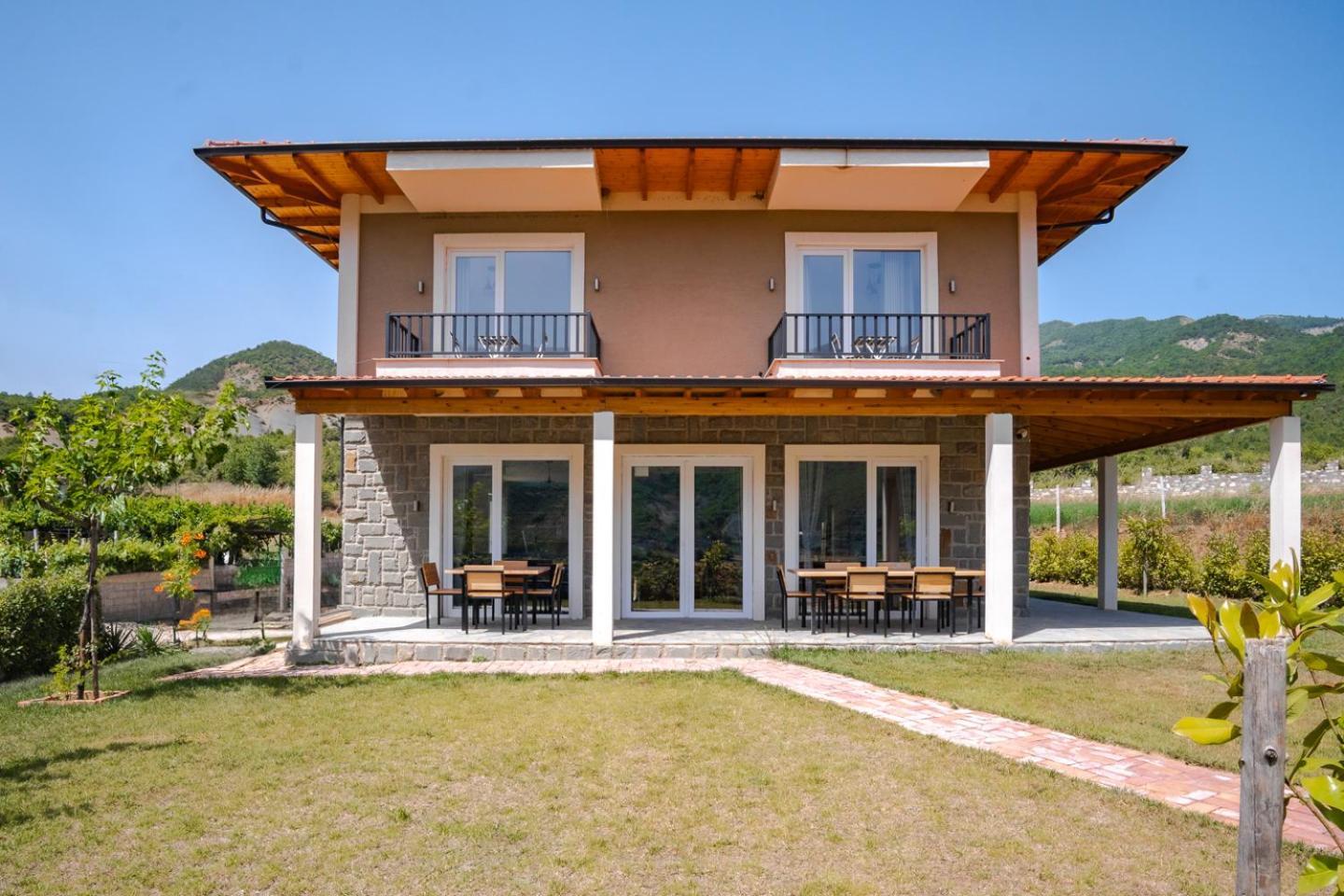 Bujtina Lumo & Pool Villa Permet Exterior photo